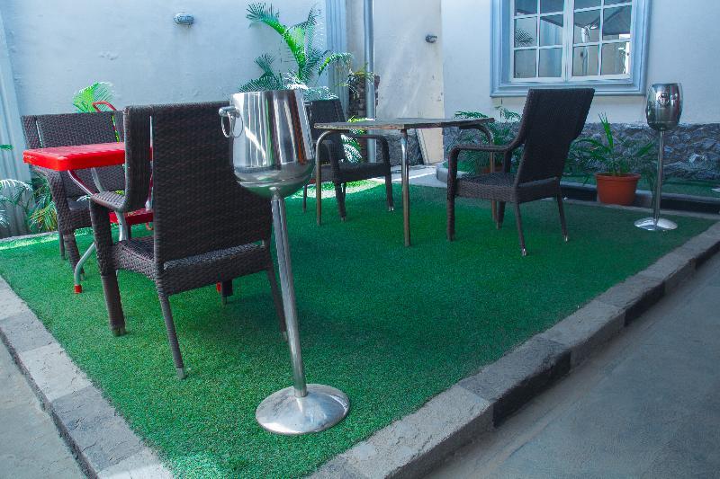 Zek'S Place @ 100% Hotel & Suites Ikeja Exterior photo