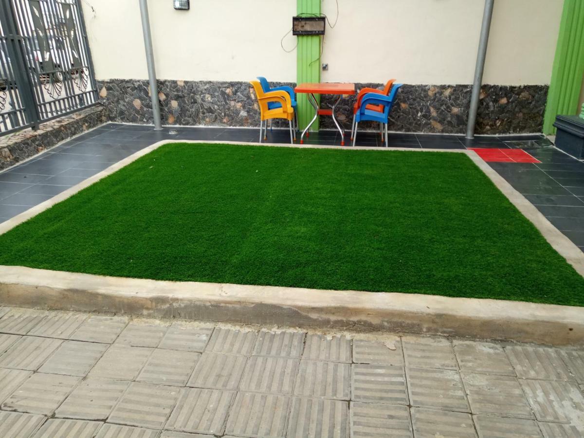 Zek'S Place @ 100% Hotel & Suites Ikeja Exterior photo